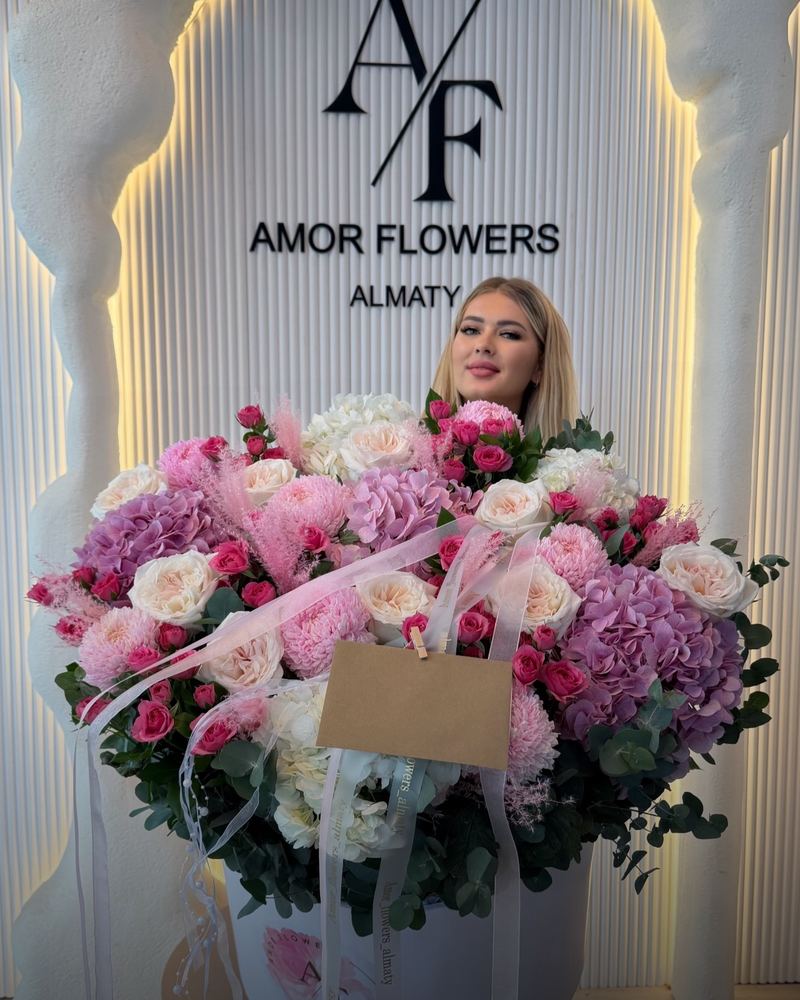 Цветочная шляпная коробка «Amor Elegance №51»