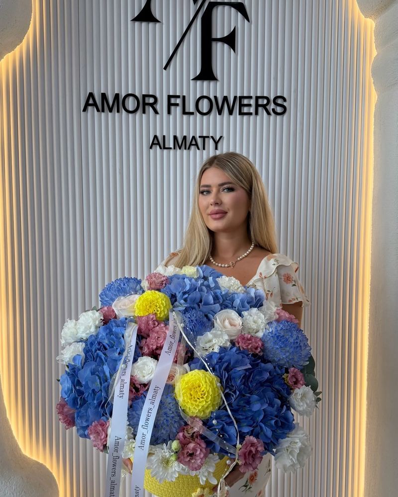 Дизайнерская композиция в кашпо «Amor Deco №1»