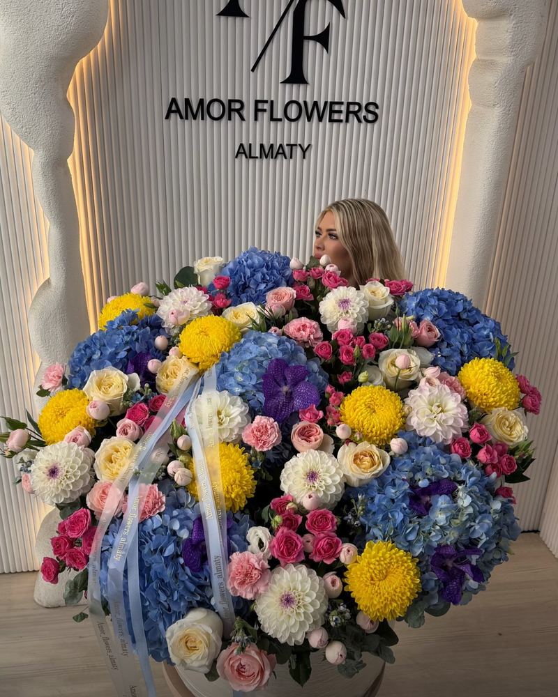 Цветочная шляпная коробка «Amor Elegance №1»