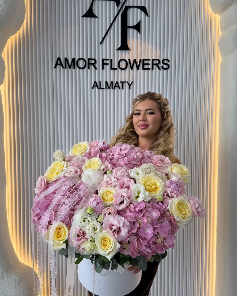 Цветочная шляпная коробка «Amor Elegance №4»