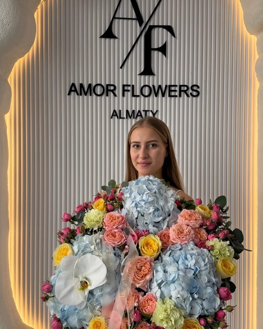 Цветочная шляпная коробка «Amor Elegance №25»