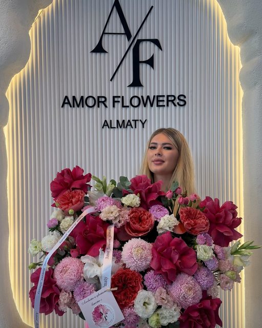 Цветочная шляпная коробка «Amor Elegance №48»