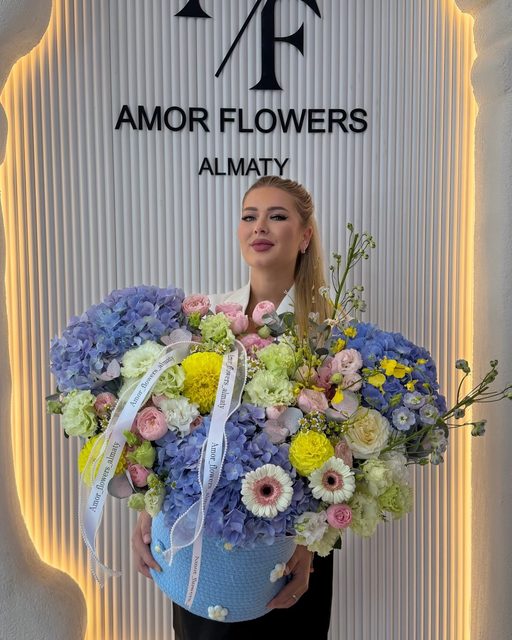 Дизайнерская композиция в кашпо «Amor Deco №15»
