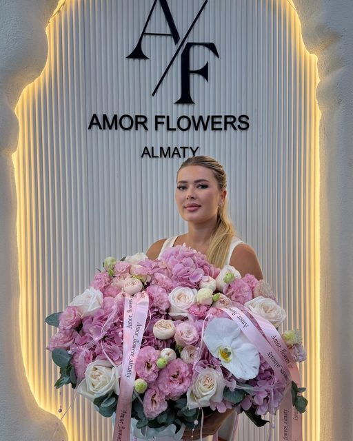 Цветочная шляпная коробка «Amor Elegance №32»