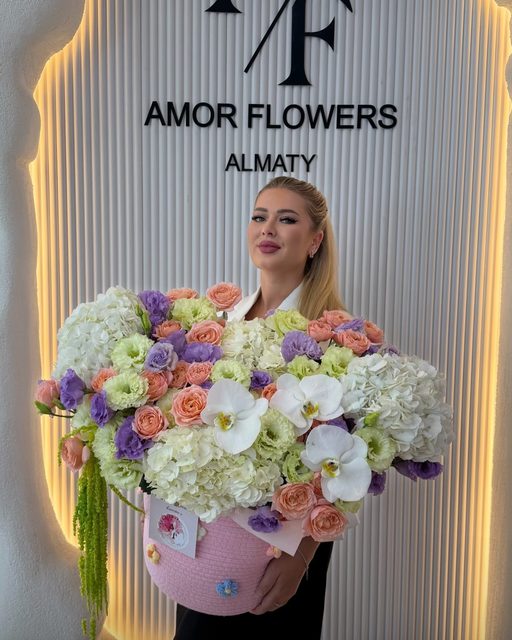 Дизайнерская композиция в кашпо «Amor Deco №13»