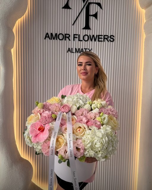 Цветочная шляпная коробка «Amor Elegance №53»