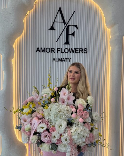 Дизайнерская композиция в кашпо «Amor Deco №20»