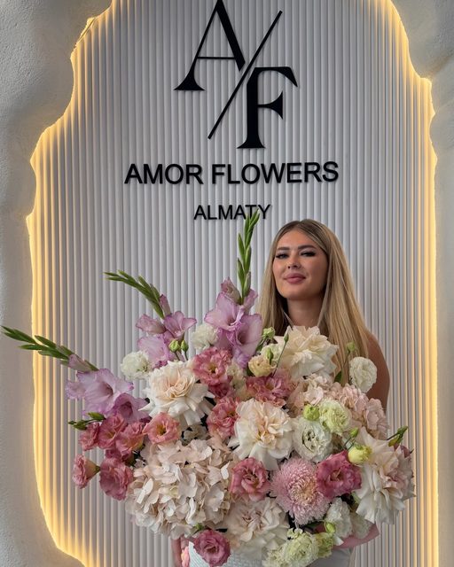 Дизайнерская композиция в кашпо «Amor Deco №24»