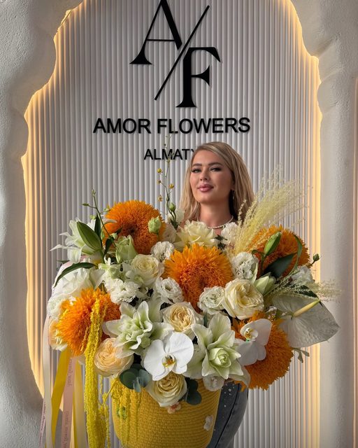 Дизайнерская композиция в кашпо «Amor Deco №33»