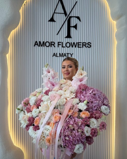 Дизайнерская композиция в кашпо «Amor Deco №4»